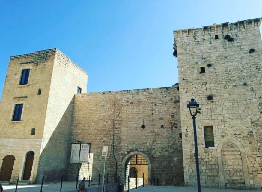 La Torretta Di Gigi - Soggiorno In Torre Medievale Bisceglie Kültér fotó