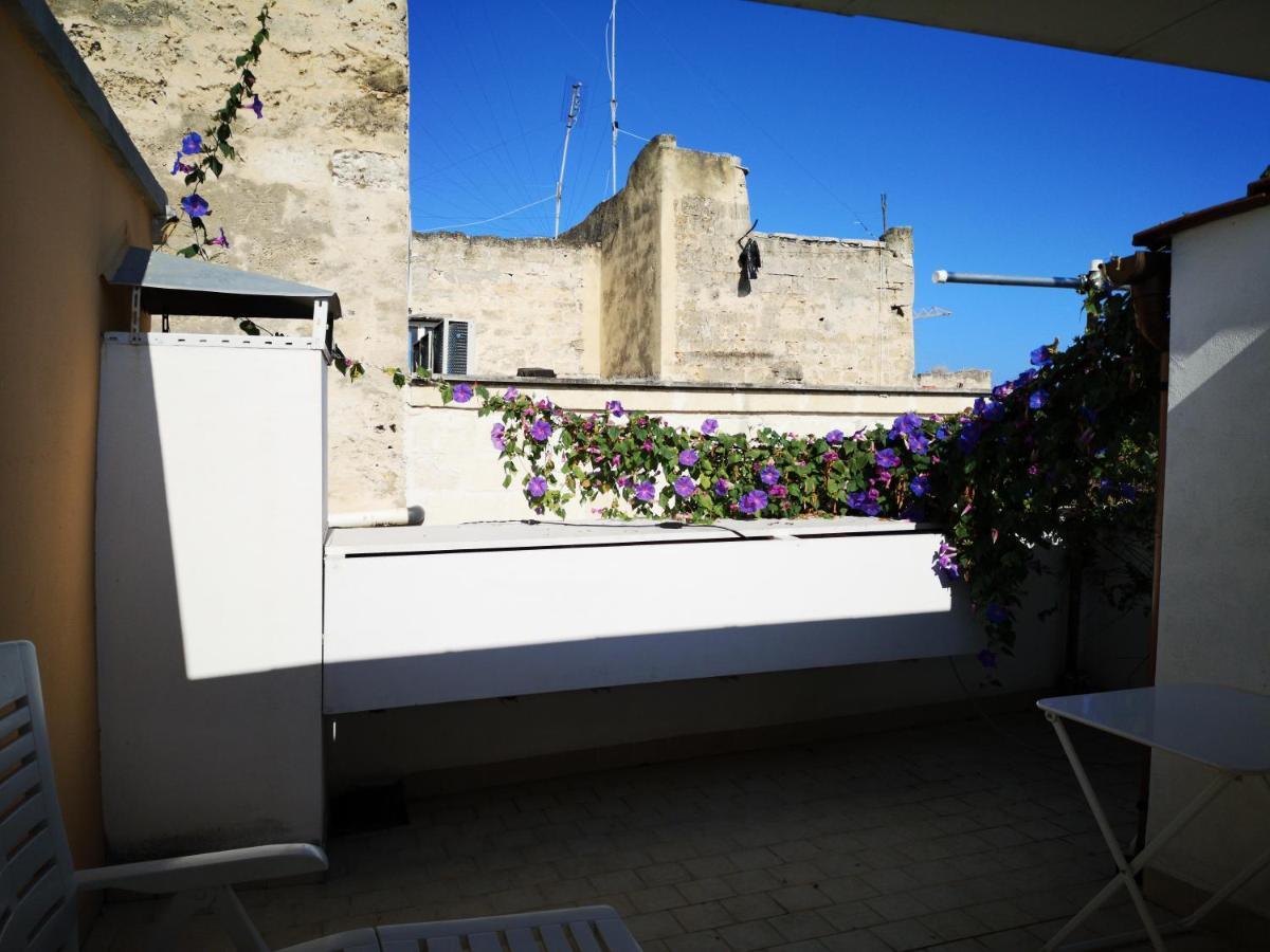 La Torretta Di Gigi - Soggiorno In Torre Medievale Bisceglie Kültér fotó